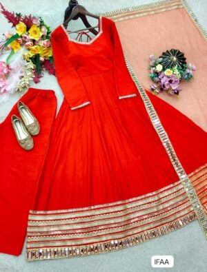 Alternative view of Gwon & Pent & dupatta 