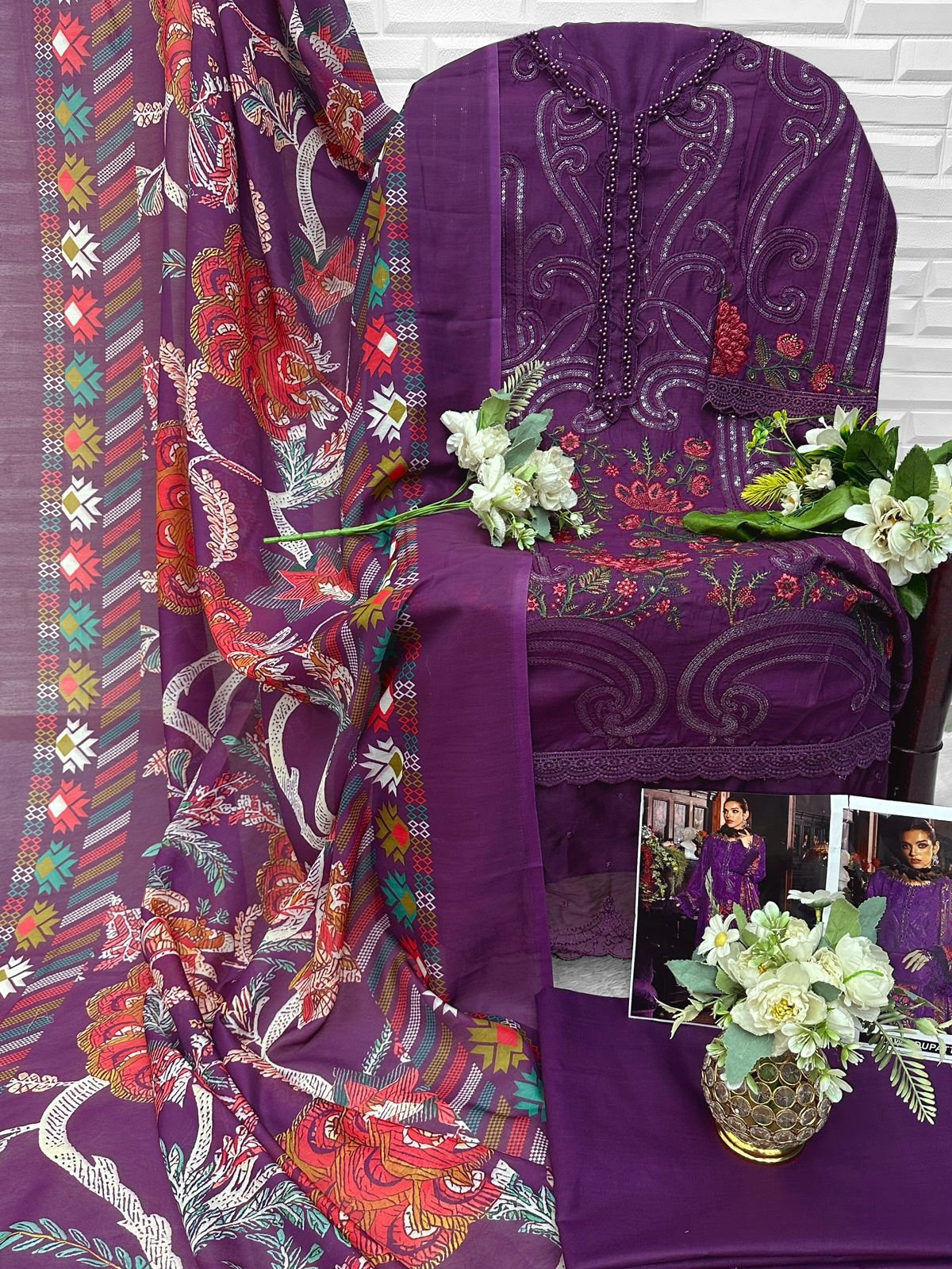 FLORENT D NO :- 1079ABCD PAKISHTANI WITH CAMBRIC COTTON WITH HEAVY EMBROIDERY WORK TOP Dupatta - Image 3