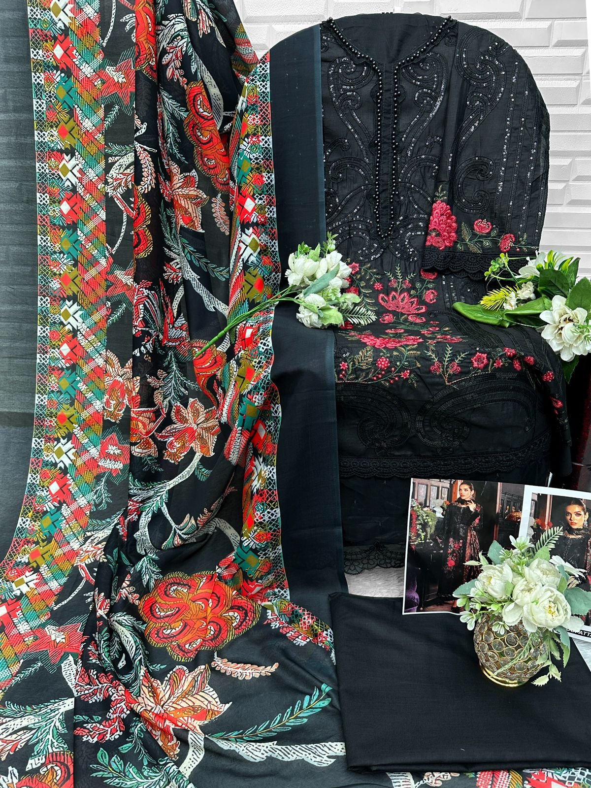 FLORENT D NO :- 1079ABCD PAKISHTANI WITH CAMBRIC COTTON WITH HEAVY EMBROIDERY WORK TOP Dupatta - Image 4