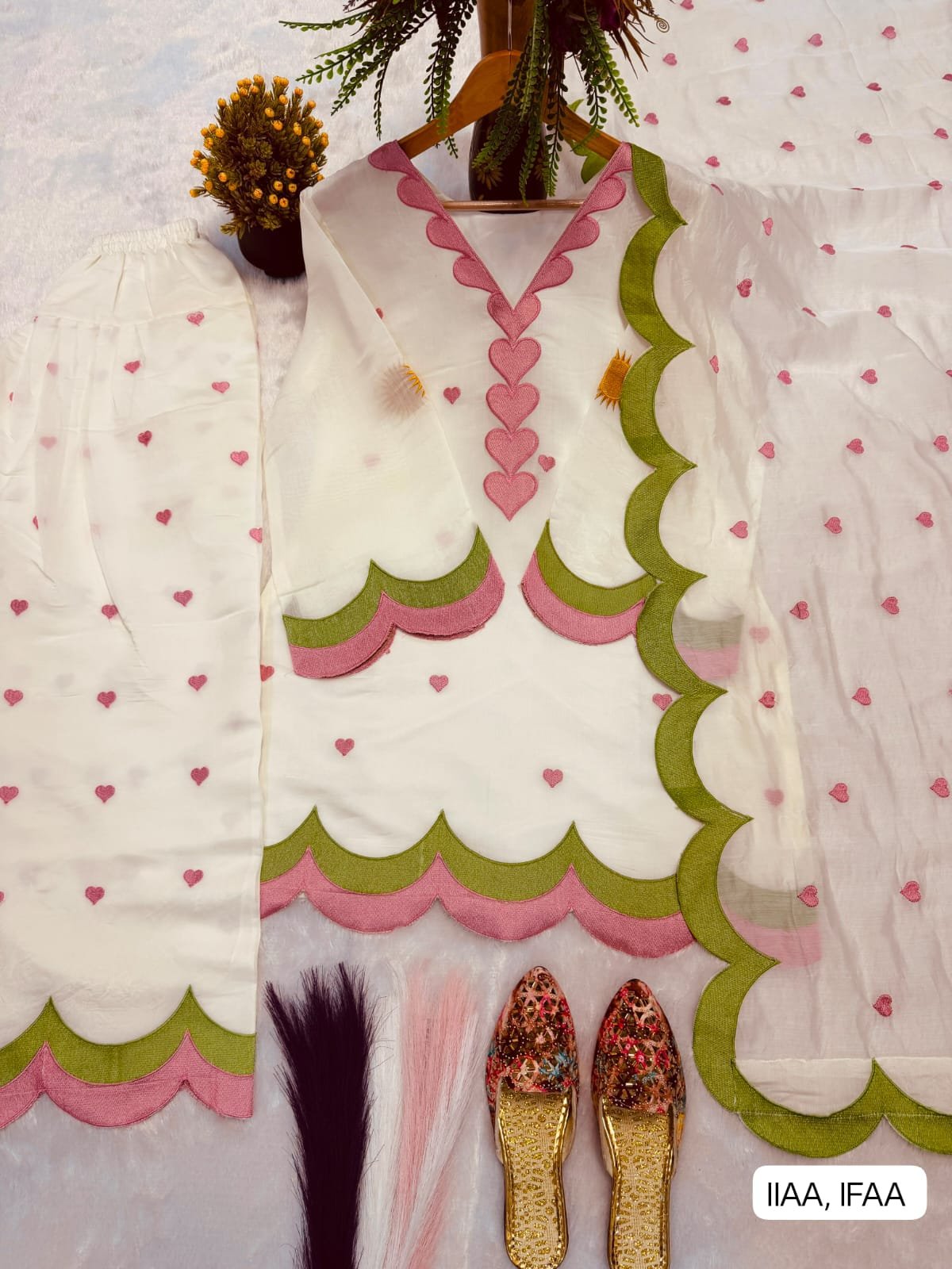 Trending New Đěsigner Mom-Daughter Combo Mul Chanderi Cotton Top Farshi salwar & Dupatta Set - Image 2