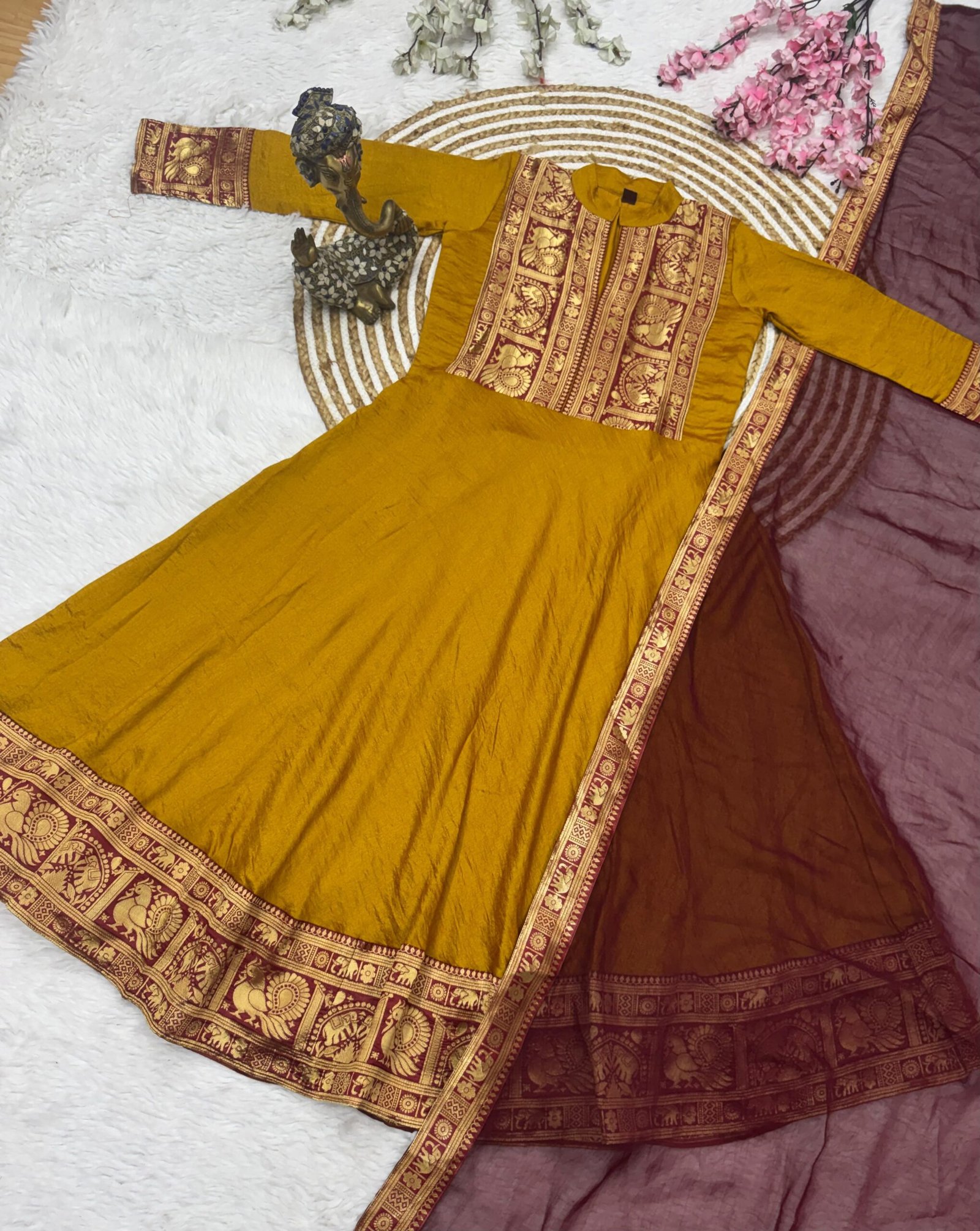 This top made from vichitra silk fabric with Jacquard weaving zari border And Georgette Duppatta with lace border - Image 4