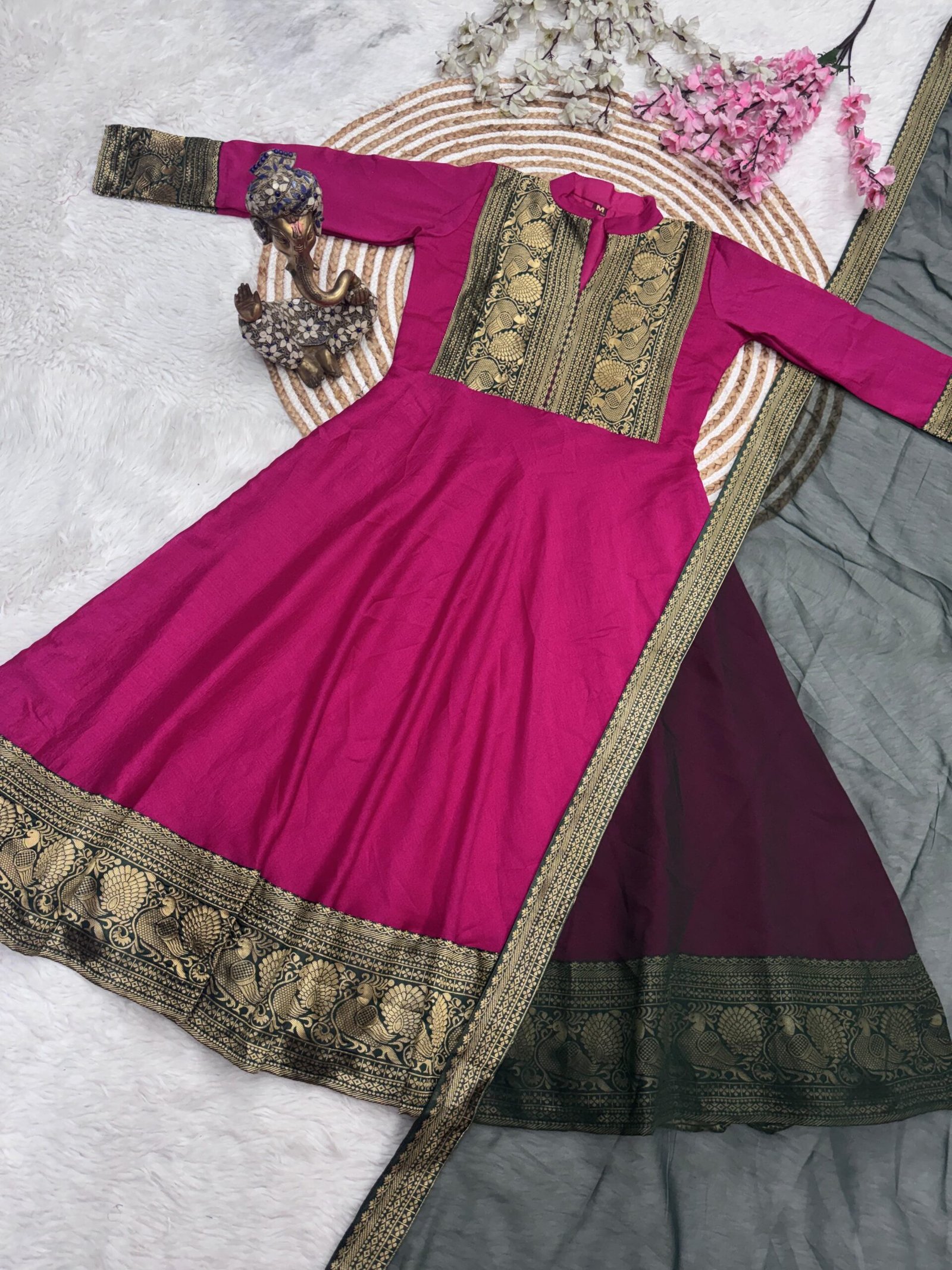 This top made from vichitra silk fabric with Jacquard weaving zari border And Georgette Duppatta with lace border - Image 2