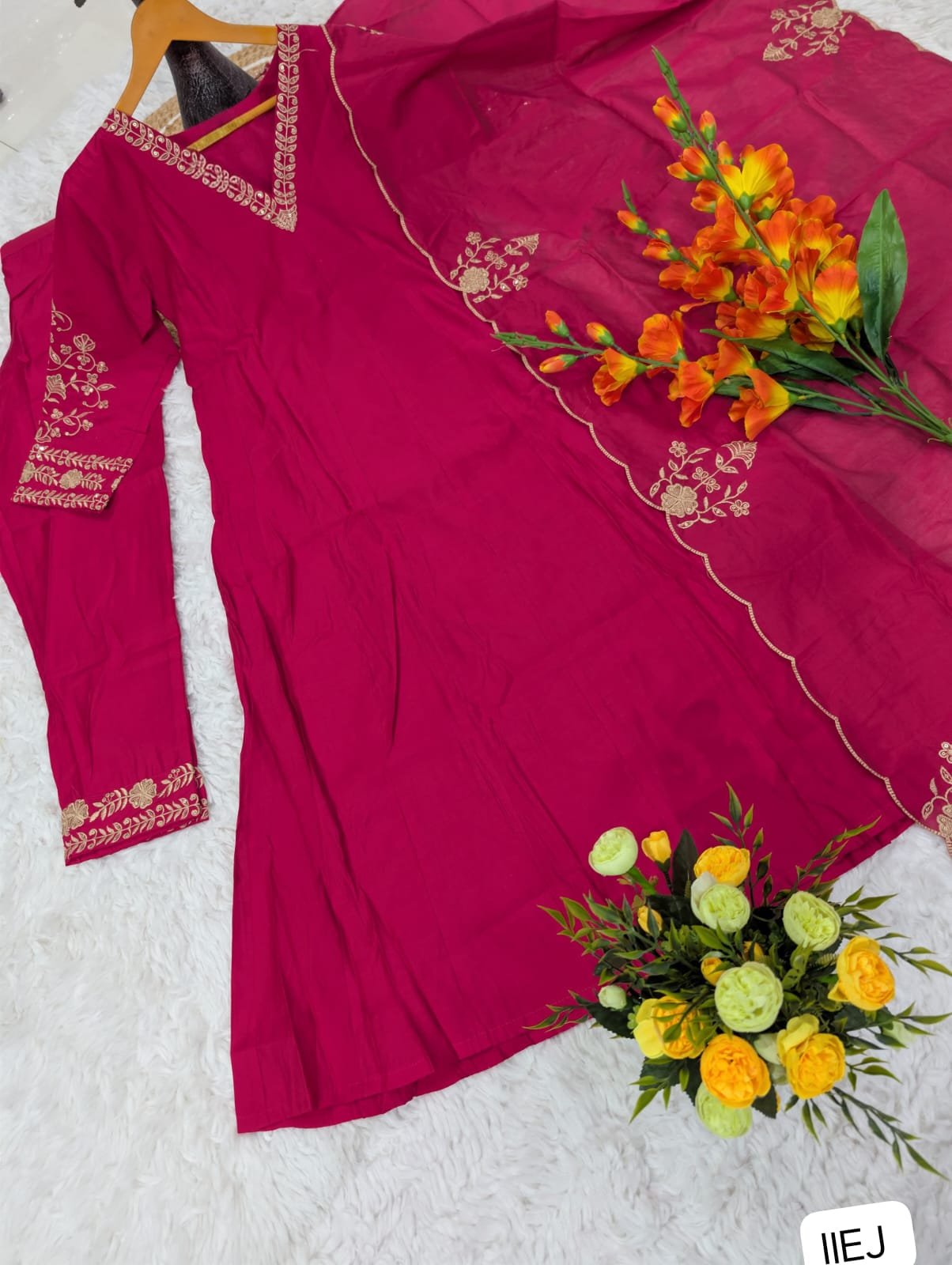 KURTA SET'S WITH PURE VISCOSE CHANDERI SILK WITH SEQUENCE EMBROIDERY WORK WOMEN'S PURE VISCOSE CHANDERI SILK KURTA SET'S - Image 4