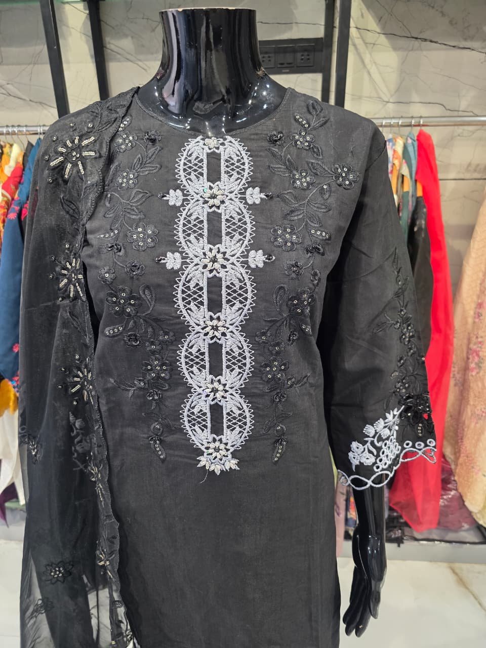 BIN SAEED PRESEND NEW SERIES OF READYMADE ORIGINAL SUITSGADHWAL FABRIC WITH HEAVY HAND WORK EMB TASSLES CUTWORK IMP COTTON BOTTOM ORGENZA FABRIC DUPATTA - Image 3